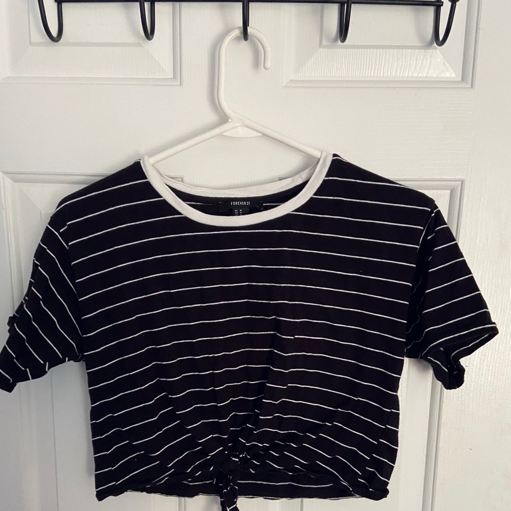 F21 Black and White Striped Cropped Tee